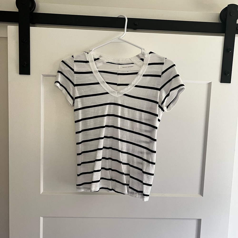 V-neck t-shirt